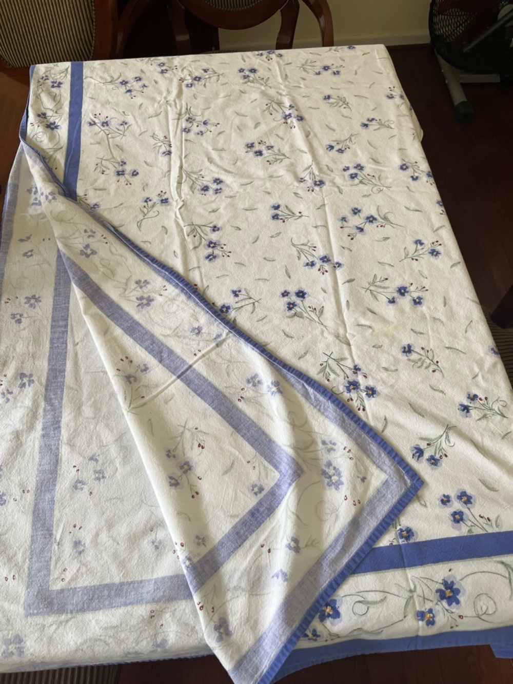 Vintage Blue Floral Printed Tablecloth - Picture 14 of 16